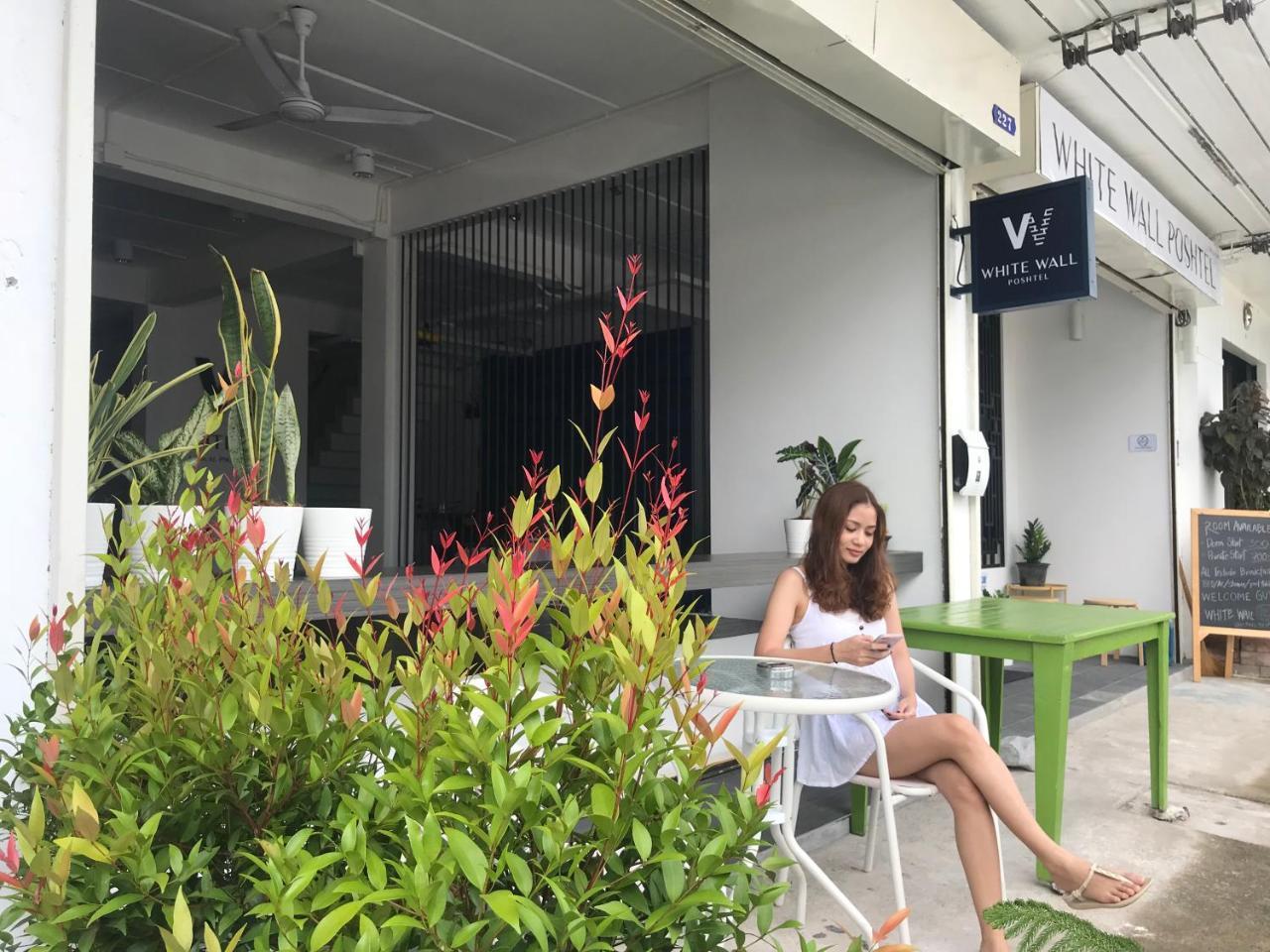 White Wall Poshtel Phuket Exterior foto